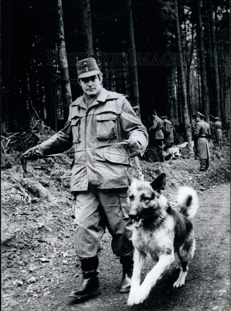 1971 Press Photo Search for the Cologne bankrobbers - Historic Images