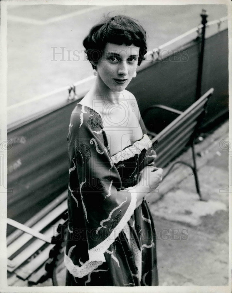 1953 Press Photo Miss Ismay Kerr,in off the shoulder sundress - KSB15565-Historic Images