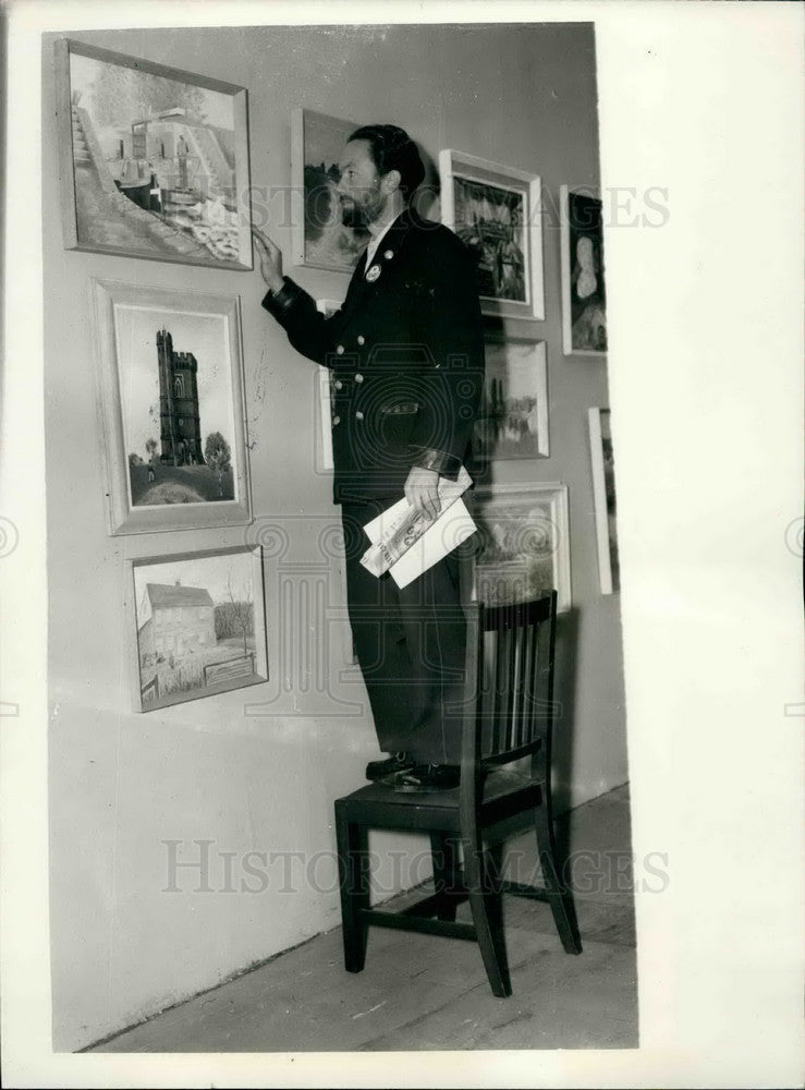 1958 Mr. L. J. Hind views his painting  in an exhibition - Historic Images