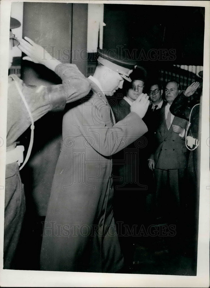 1953 member of the Soviet delegation arrives at Lancaster House - Historic Images