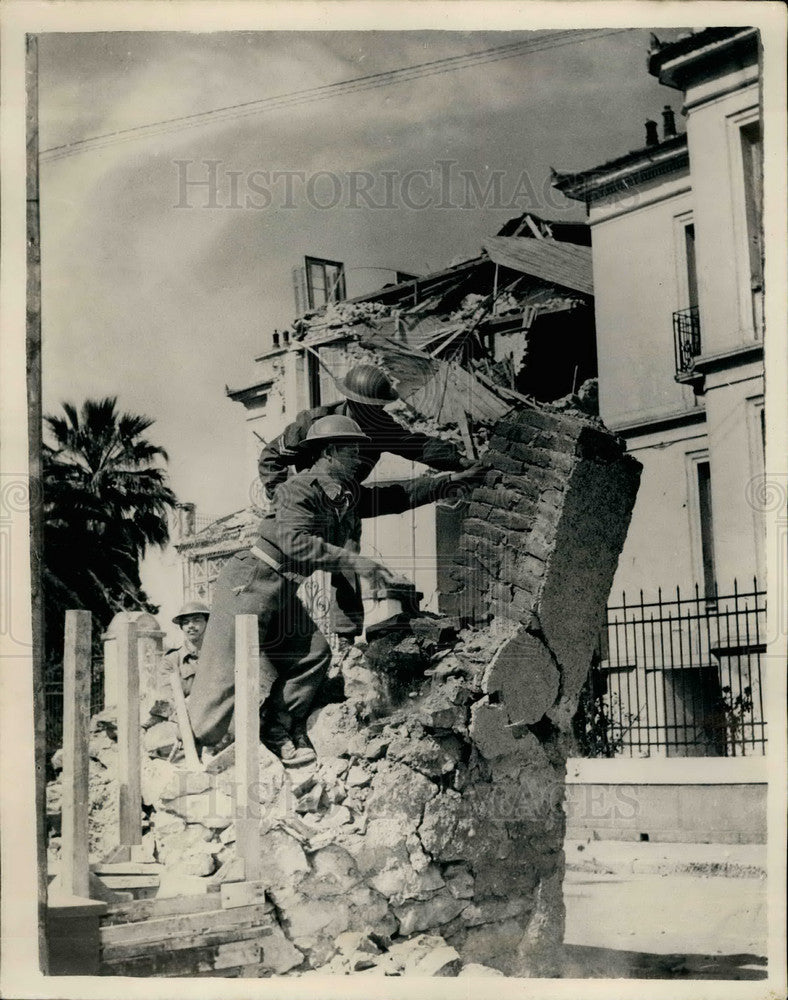 1955 Press Photo Troops Help in the Greek Earthquake AT Volos - KSB16015 - Historic Images