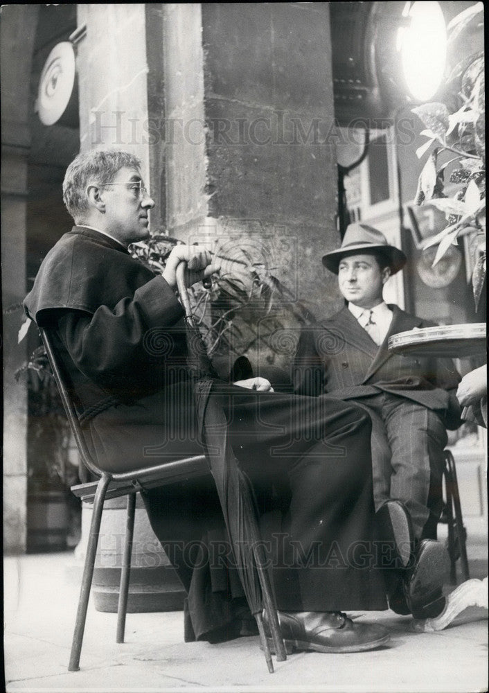 1953 Press Photo comedian Alec Guiness in scene from "Father Brown" - KSB16137-Historic Images