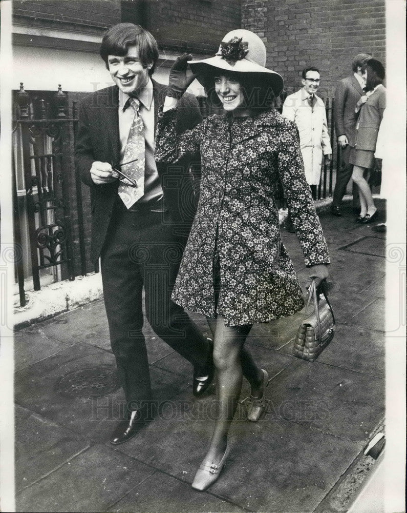 1968 Press Photo Jonathan Dimbleby, Son Of Commentator, Weds Bel Mooney-Historic Images