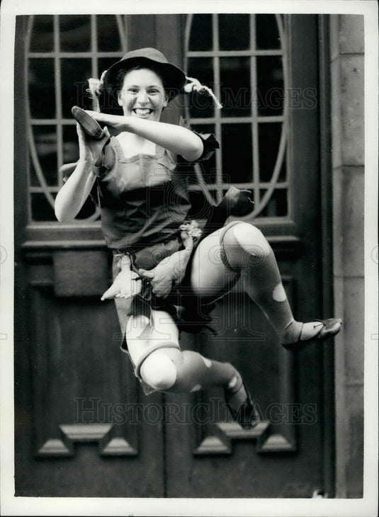 1968 Jean Marks Wins Dance Competition As Annie Oakley - Historic Images