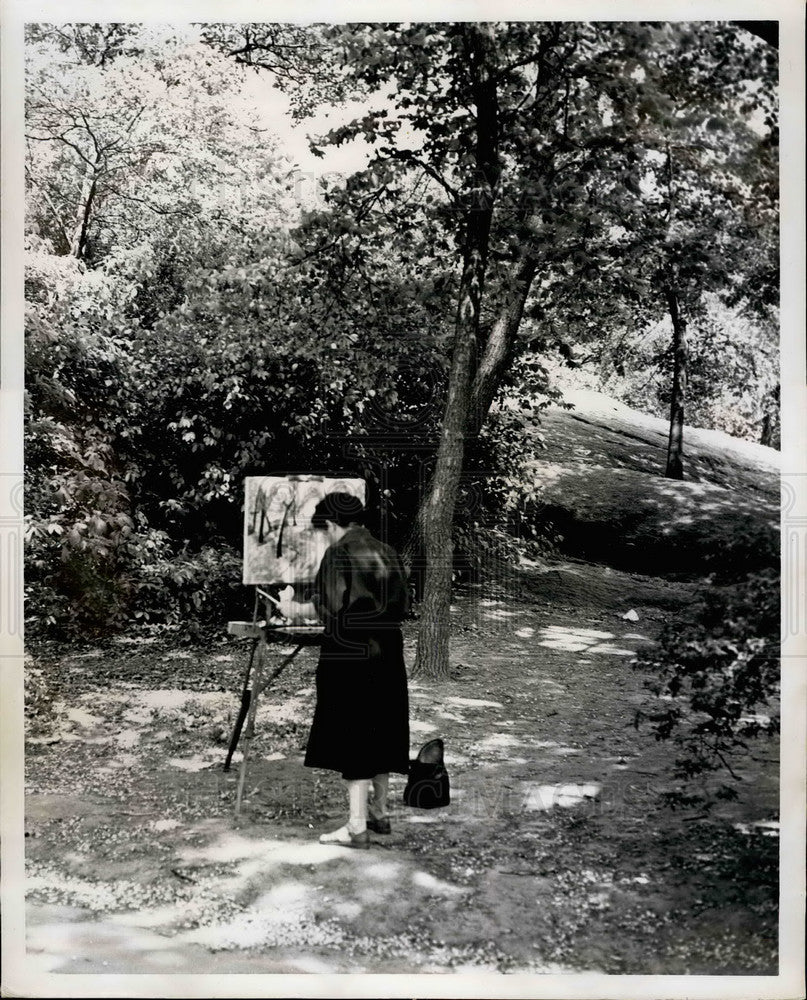 Artist at work in the park  - Historic Images