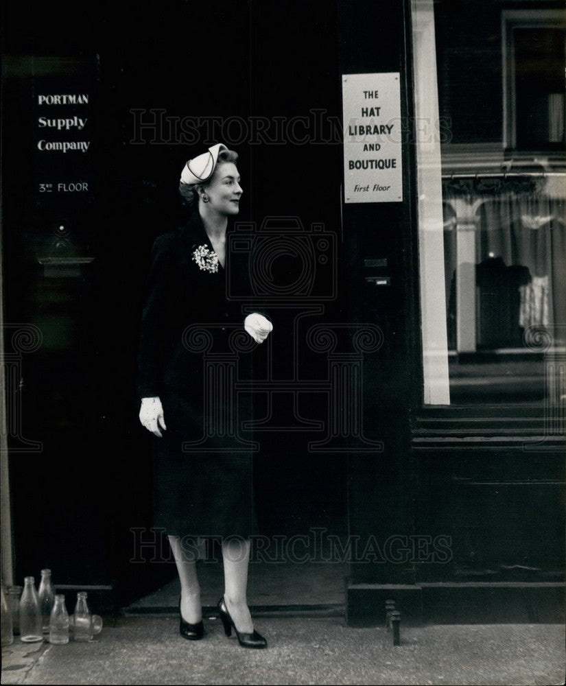 Press Photo Gloria Reed at millinery boutique - KSB16489-Historic Images