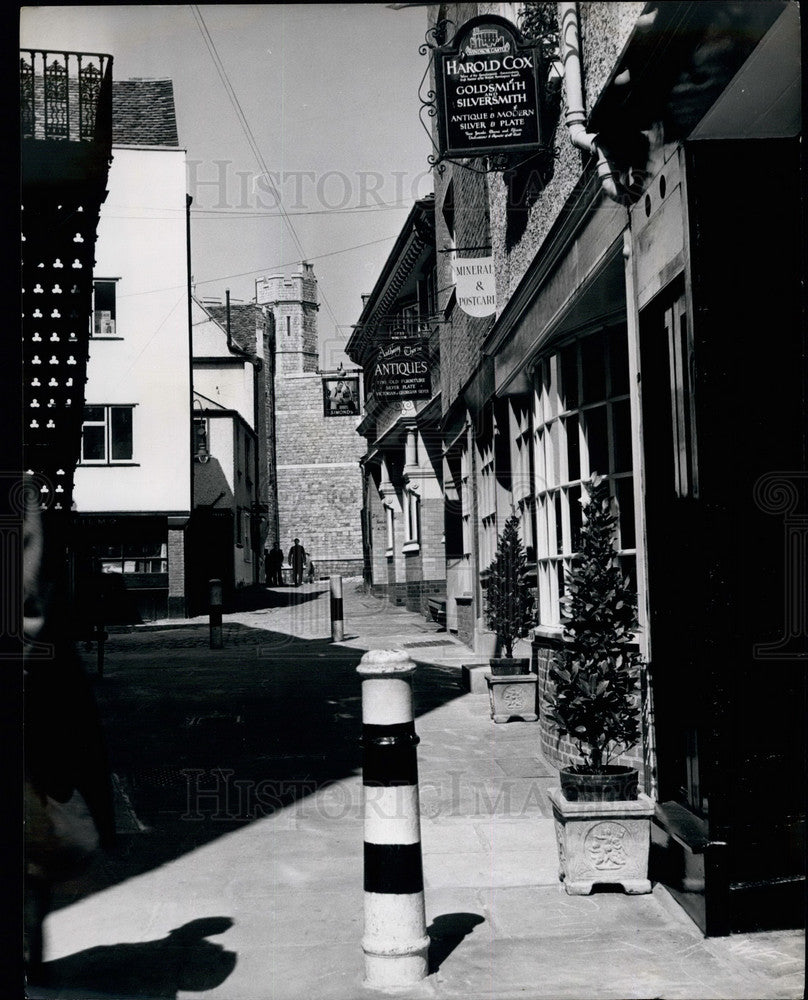 Press Photo Antique Shops behind Guildhall, leading to the Castle - KSB16811-Historic Images