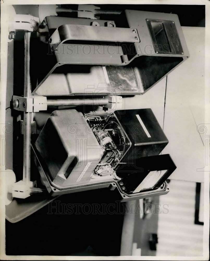 1953 New atomic-radiation checking instruments at show - Historic Images