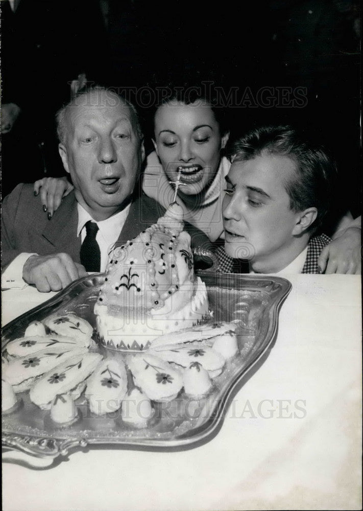 1953 Press Photo Actor Philippe LeMaire,Dac Louis Carletti &amp; a lady with pastry - Historic Images