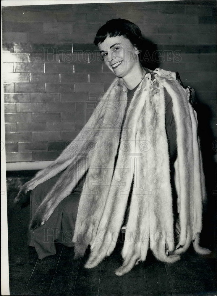 1958 Fur Breeder&#39;s Association ,Mink coat on display - Historic Images