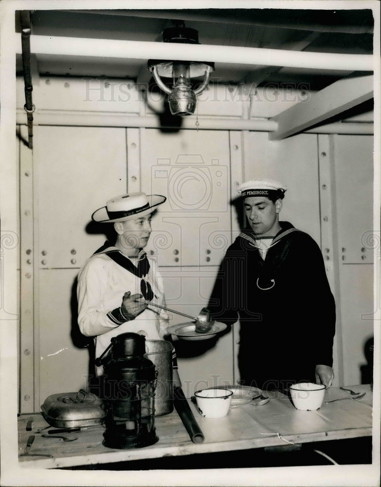 Press Photo Preparations for Easter Davy Days in Chatham, United Kingdom - Historic Images