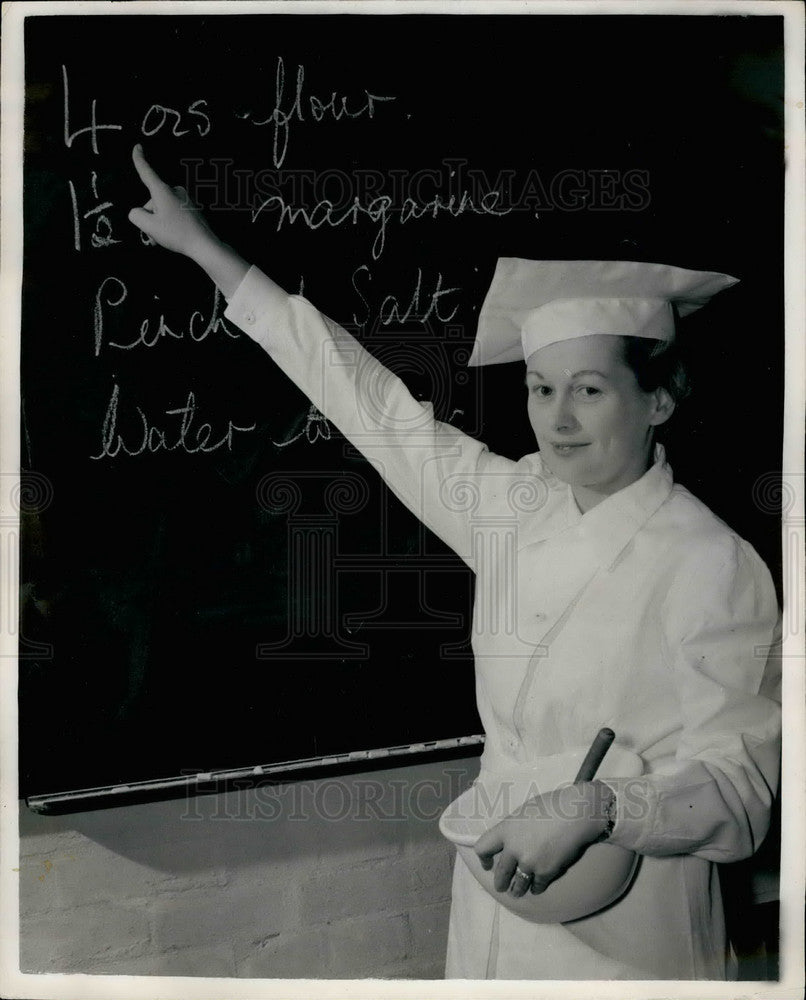 1953, Bridget Hutchinson Cooking Teacher Welwyn Garden City - Historic Images