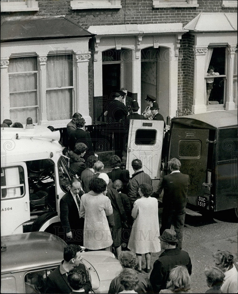 1969, Clarence Munroe House During Siege Knives Police London - Historic Images