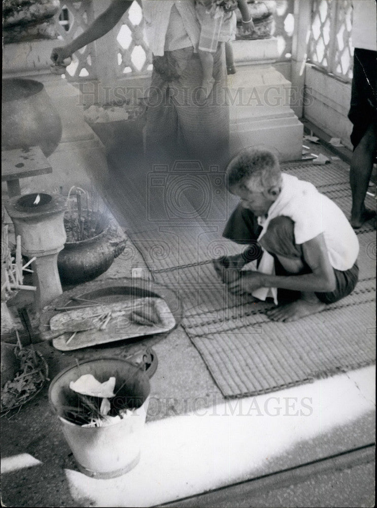 Press Photo Ceremony in Siam of lucky bamboo sticks - KSB17385 - Historic Images