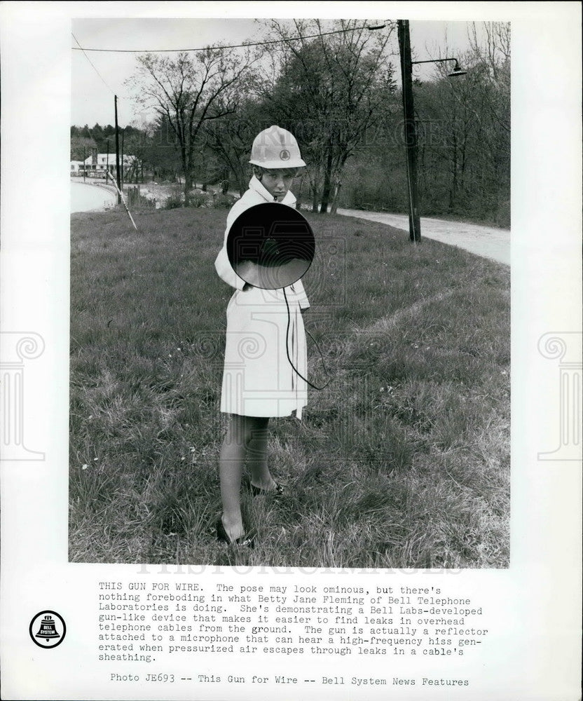 Press Photo No Caption Betty Jane Fleming Demonstrates Telephone Leak Device - Historic Images