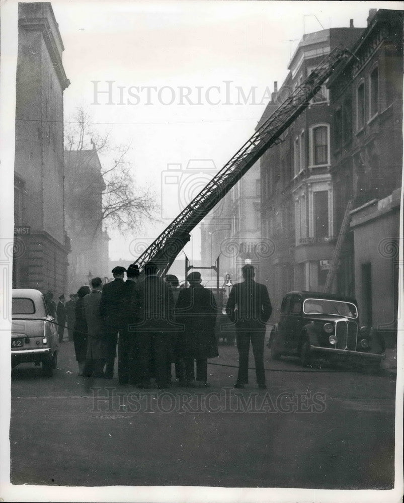 1957, Siege of Notting Hill House - KSB17585 - Historic Images