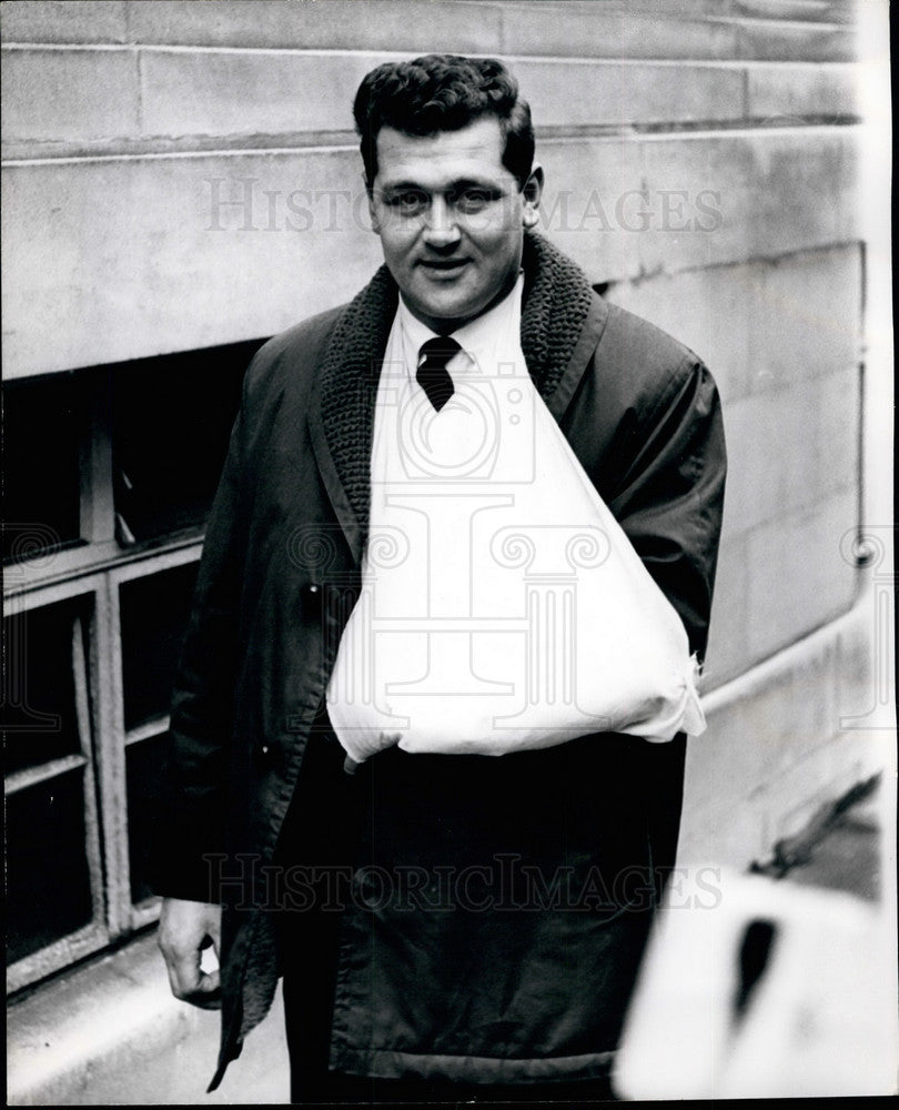 1965 Press Photo P.C. Cross ,police leaves hospital after being shot - KSB17603 - Historic Images