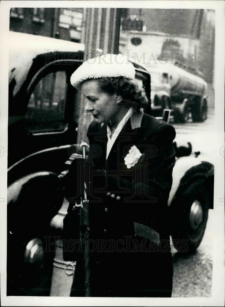 1954 Press Photo Miss Renee Roberts - Historic Images