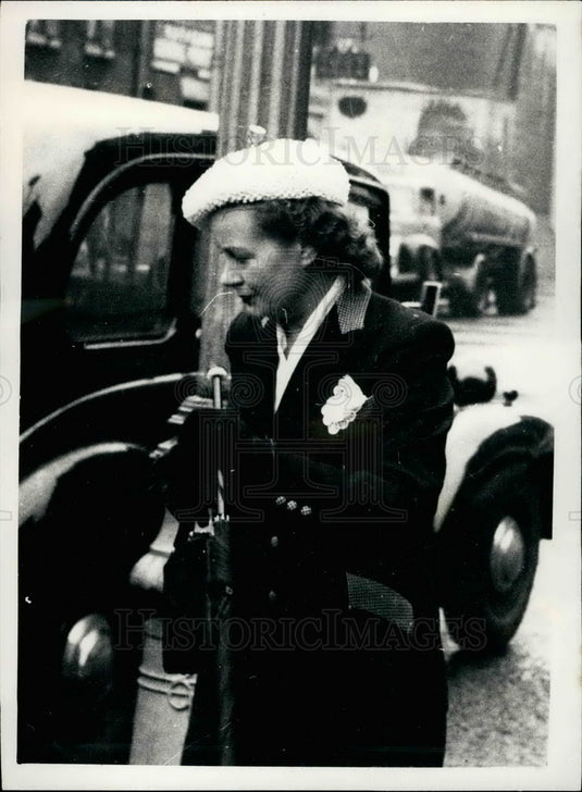 1954 Press Photo Miss Renee Roberts - Historic Images