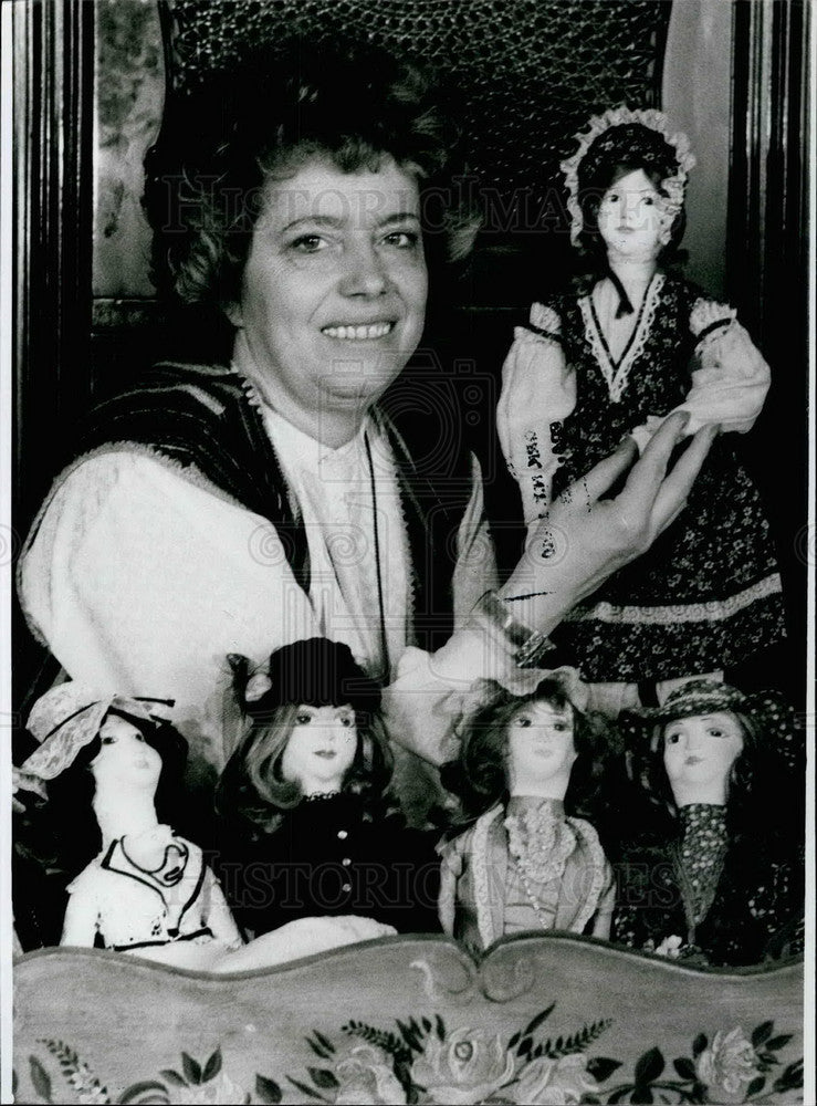 Press Photo Ingrid Schmitz-Laaf and her doll collection - Historic Images