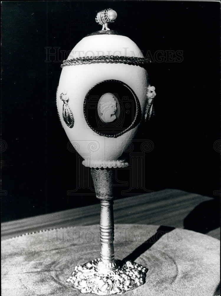 Press Photo Stanley Bells' egg shell designs - KSB17789 - Historic Images