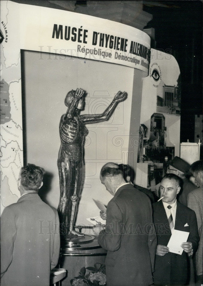 1958 Press Photo Dresden Glass Woman on display - KSB18019 - Historic Images