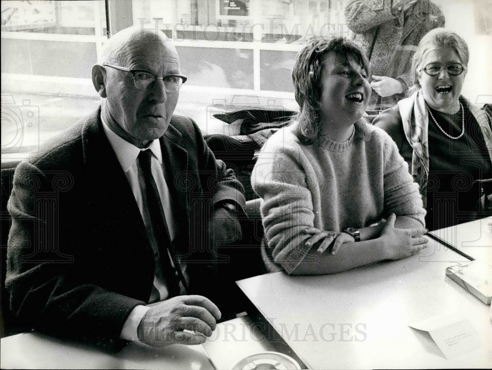 1972 Press Photo Olympic skier Marie-Theres Nadig and her parents - KSB18065 - Historic Images