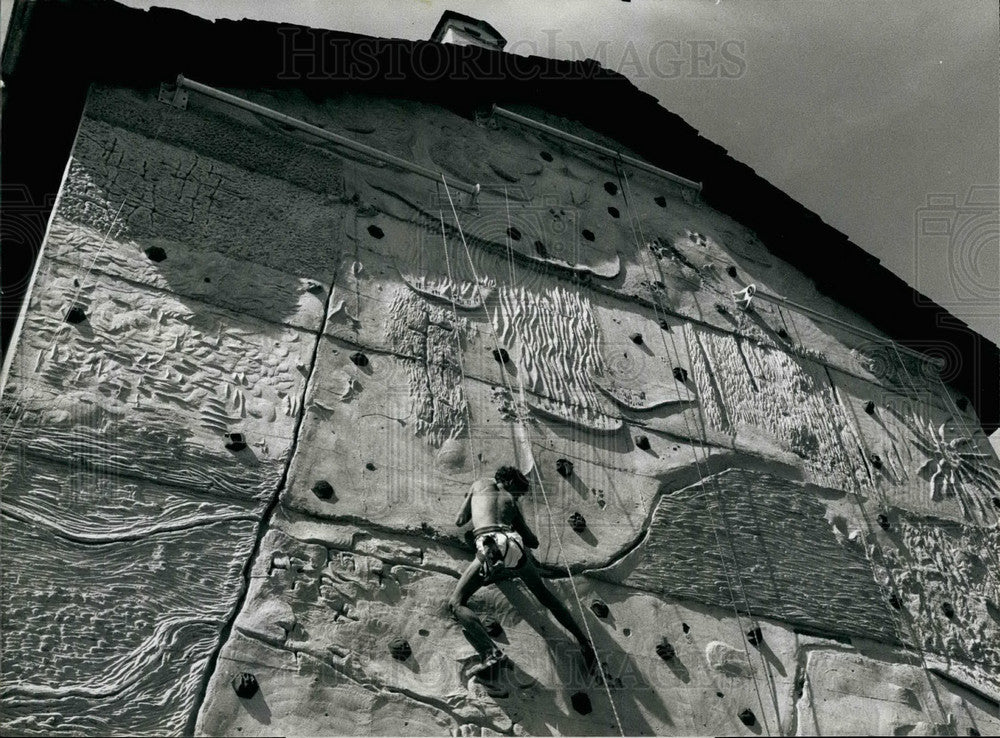 1986 Press Photo St. Mortiz climbing wall for mountain practice - KSB18105 - Historic Images