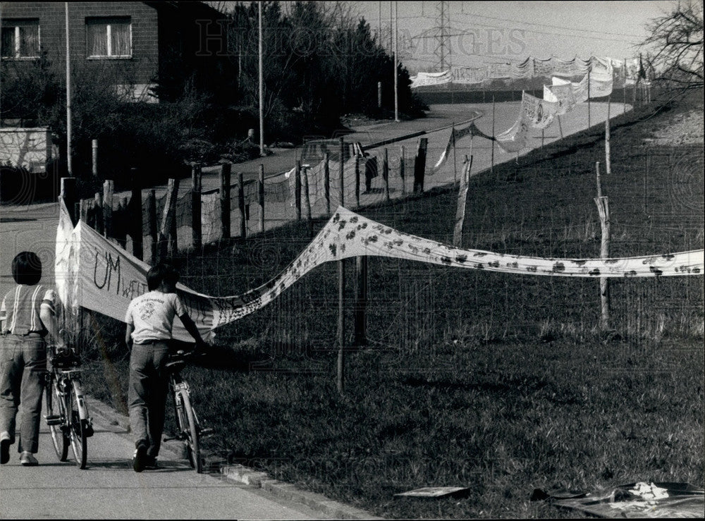 1984, The longest banner of the world in Swiss Canton Zurich - Historic Images