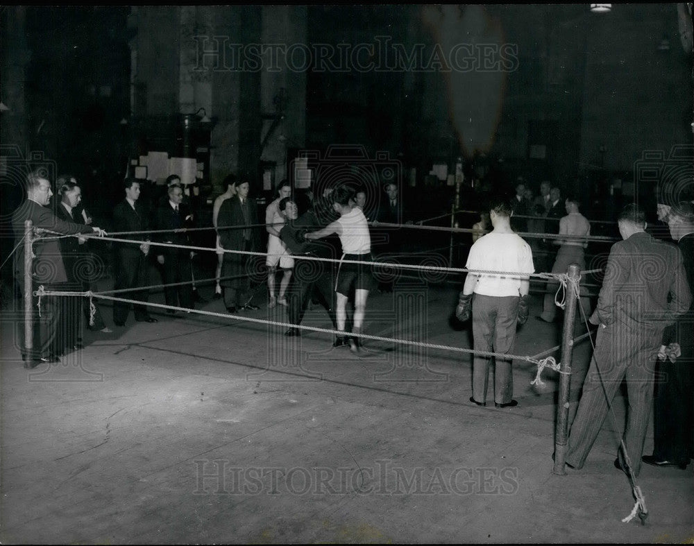 Press Photo After Business In The Stock Exchange - KSB18153 - Historic Images