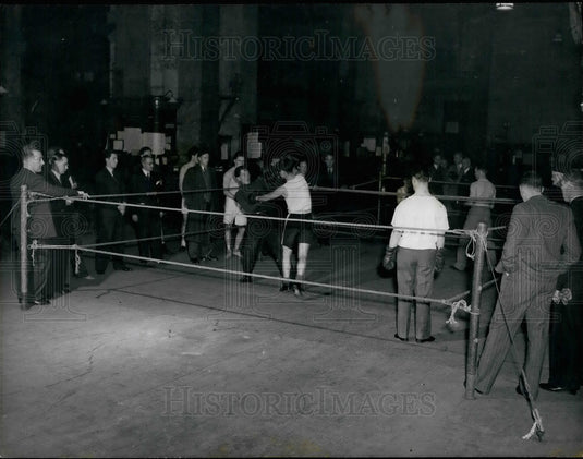 Press Photo After Business In The Stock Exchange - KSB18153 - Historic Images