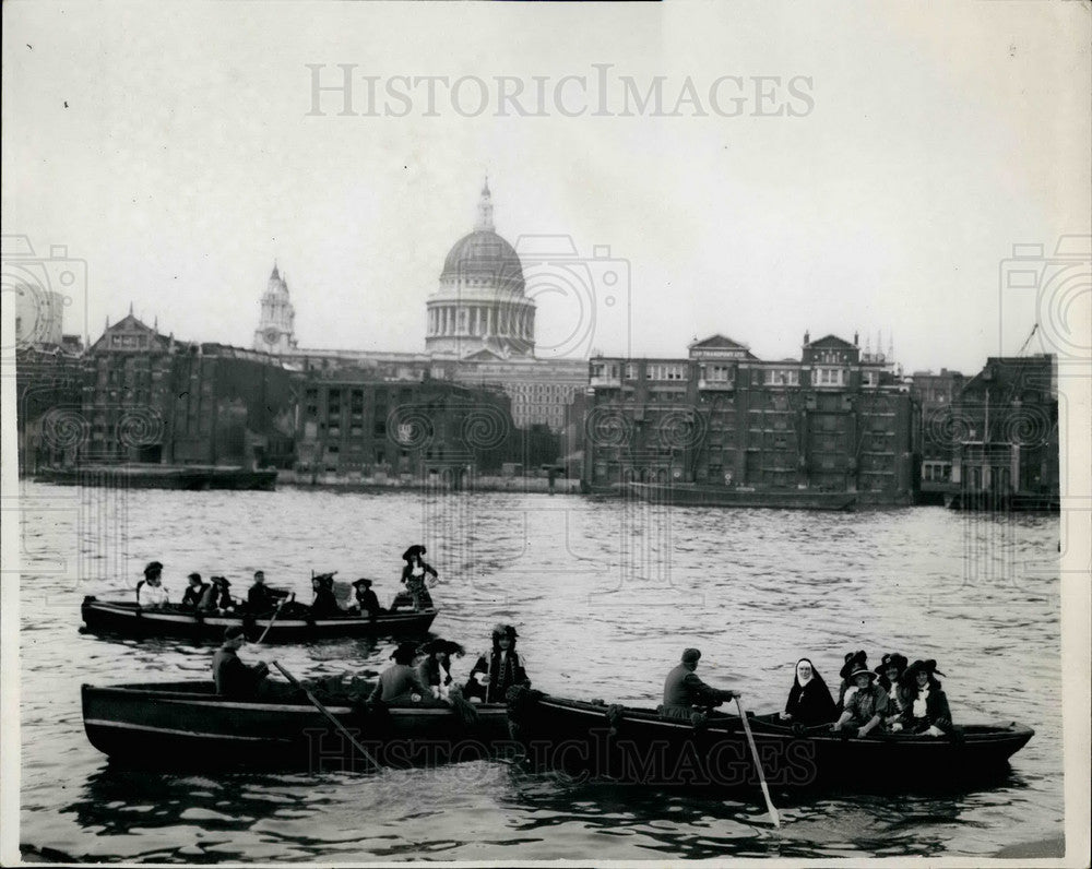 1959 Sir Christopher Wren party recreation - Historic Images