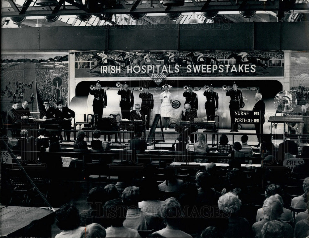 1971, Irish Hospital's Sweeps Stakes drawing - KSB18195 - Historic Images