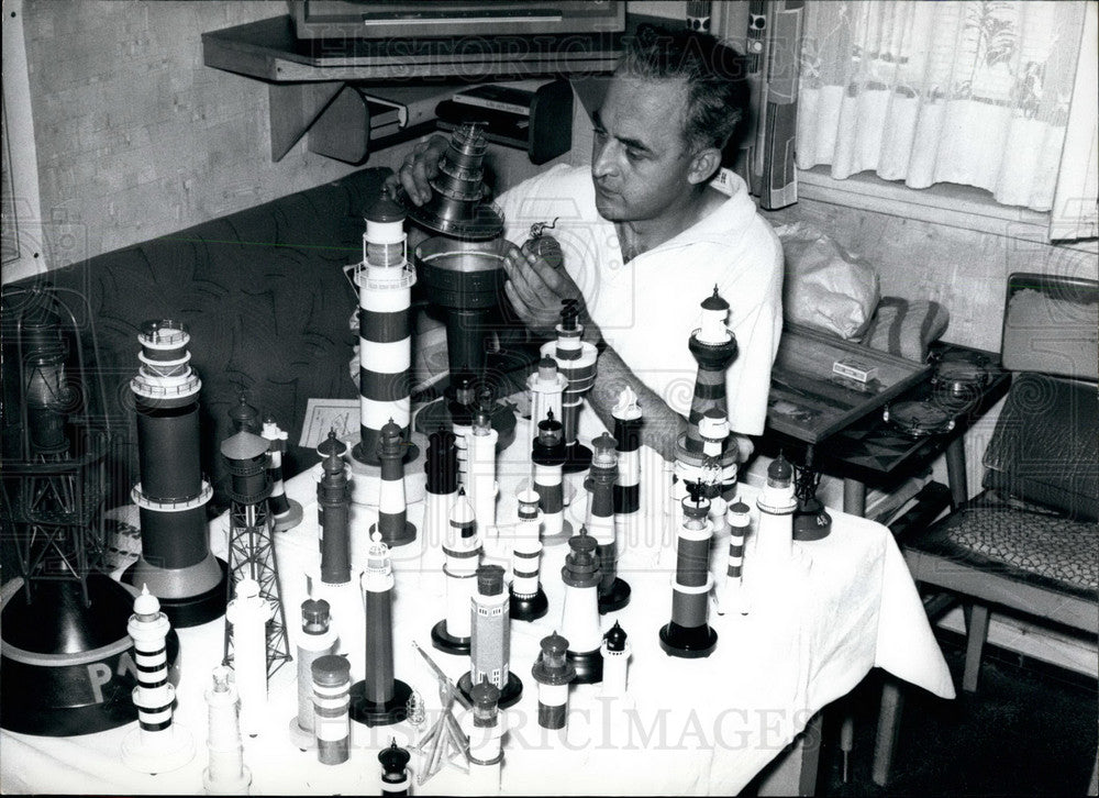 Press Photo Willy Pyck,mechanic collects miniture lighthouses - Historic Images