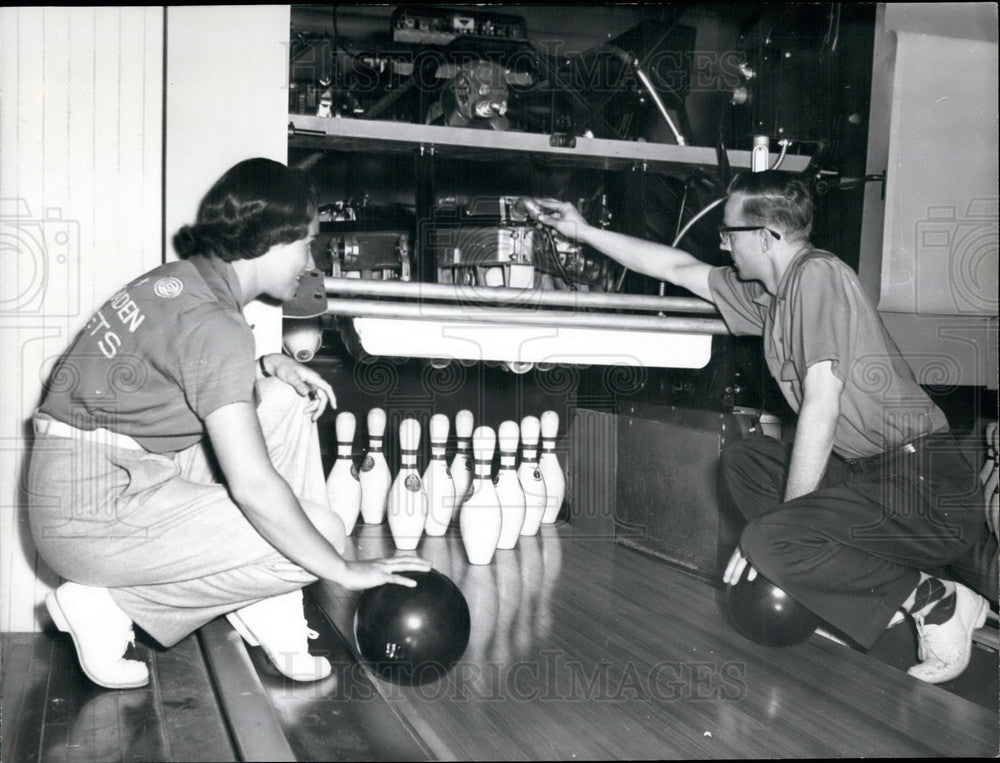 1959 Colonel William David and first fully automatic Skittle alley - Historic Images