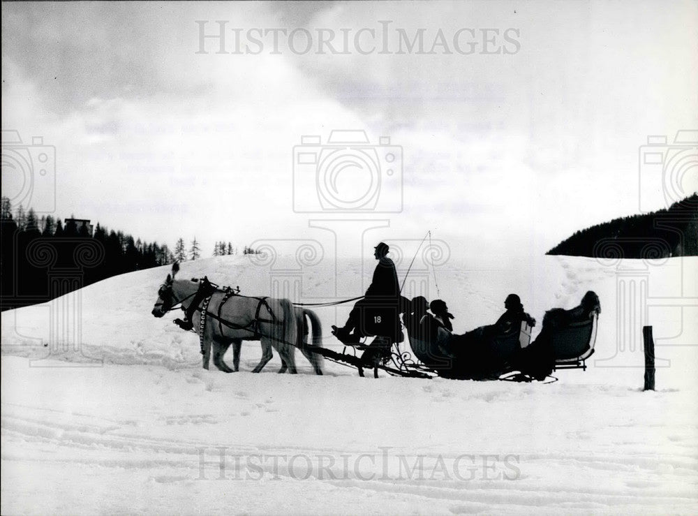 Press Photo A Sleigh Ride Across Snow-Covered Country In Germany - Historic Images