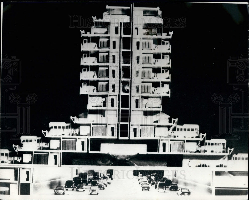 Press Photo A Model Of The Matchless Flats With The Motorway Running Beneath It - Historic Images