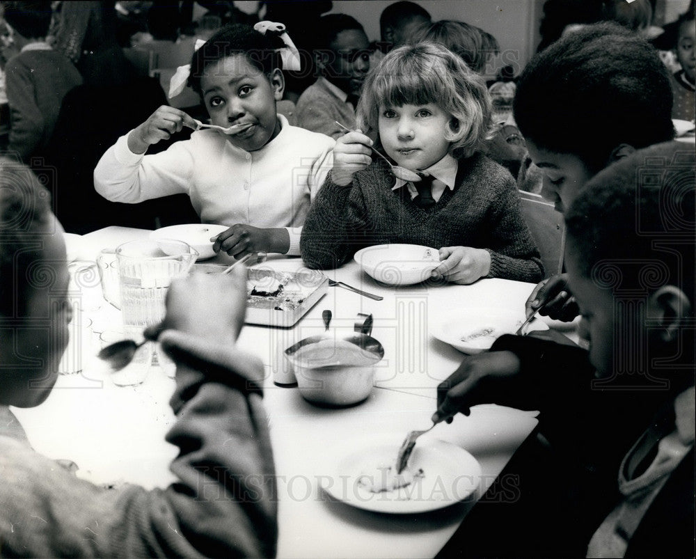 Press Photo The Children Of West Park Primary School Enjoy Playtime - KSB18407 - Historic Images