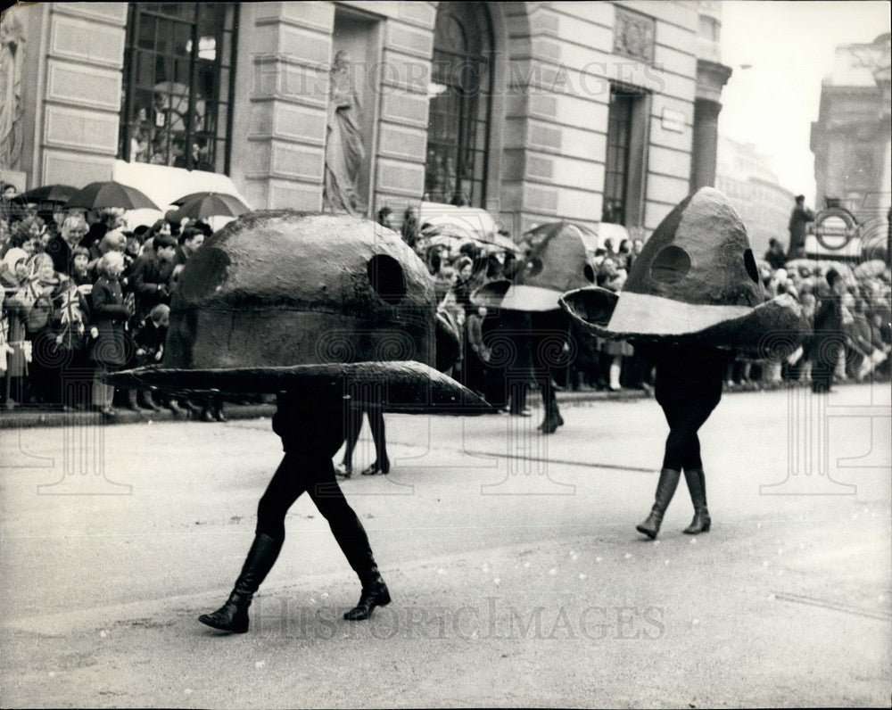 1970 Lord Mayor's Show Day Participants Keep Dry In Huge Hats - Historic Images