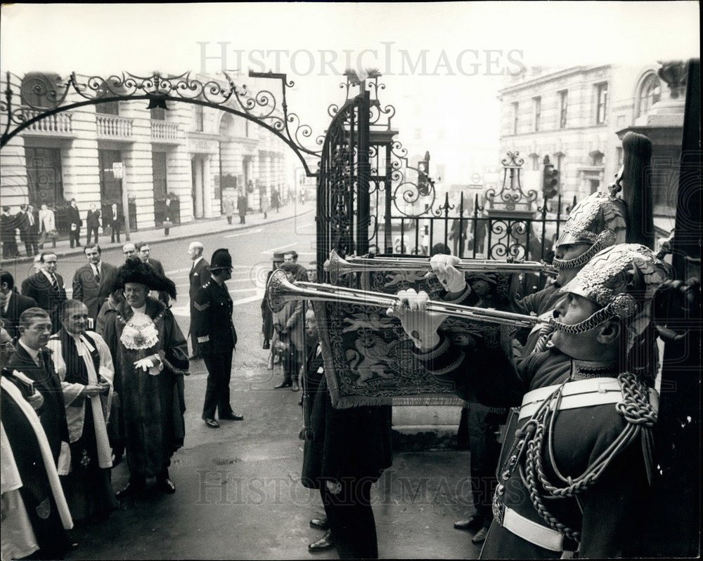 1970 State Trumpeters Greet Lord Mayor Of London, Sir Peter Studd - Historic Images