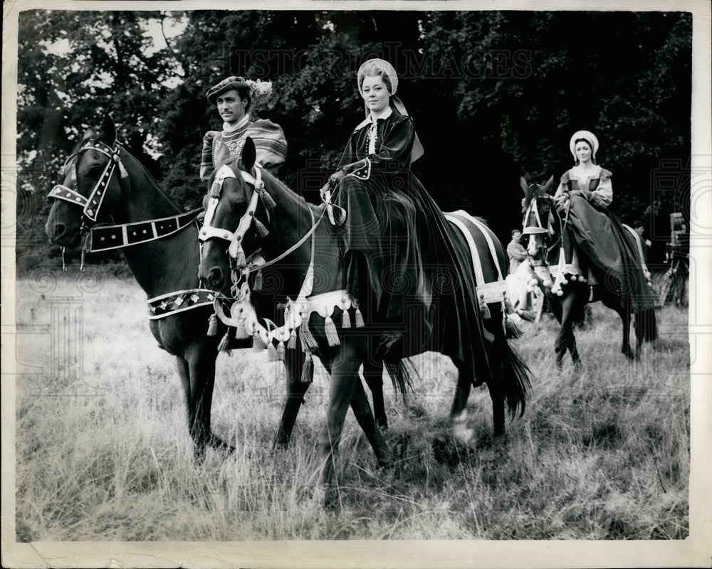 1952 Press Photo Richard Todd and Glynis Johns in "The Sword and The Rose"..-Historic Images