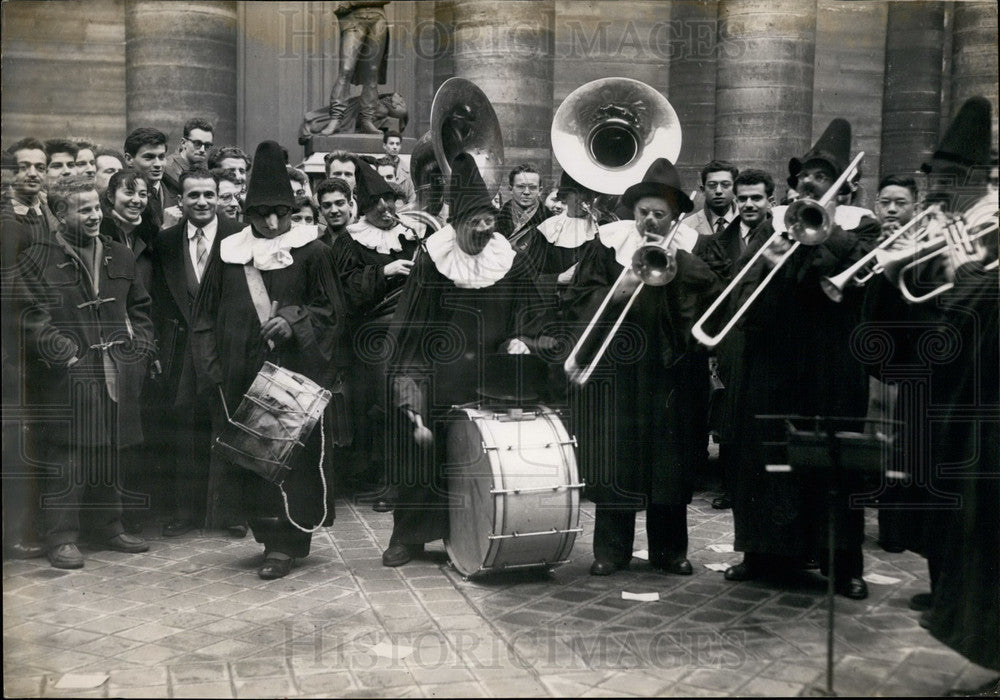 1952 Press Photo Paris Medical School students give concert - KSB18897 - Historic Images