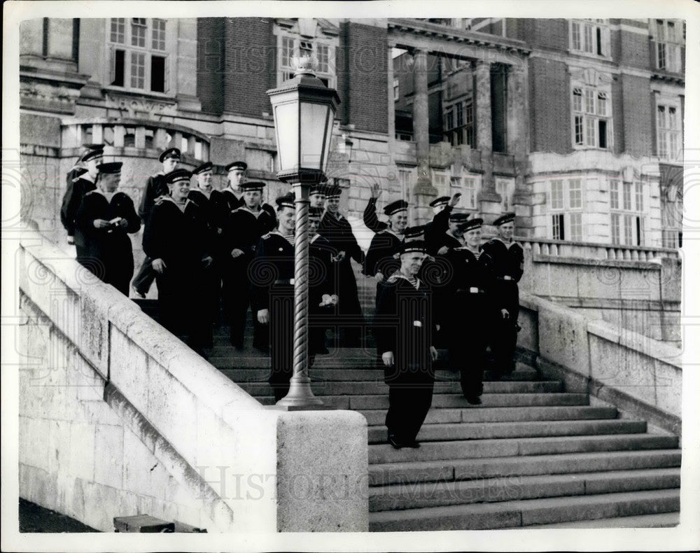 1955 Press Photo Soviet Naval Cadets Visit Dartmouth Royal Naval College-Historic Images