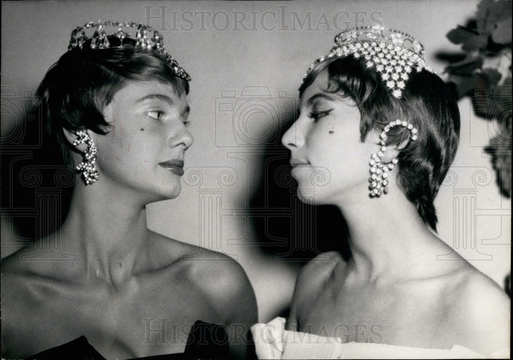 1954, Paris Hairdresser Guillaume Designed Jeweled Hairstyles - Historic Images