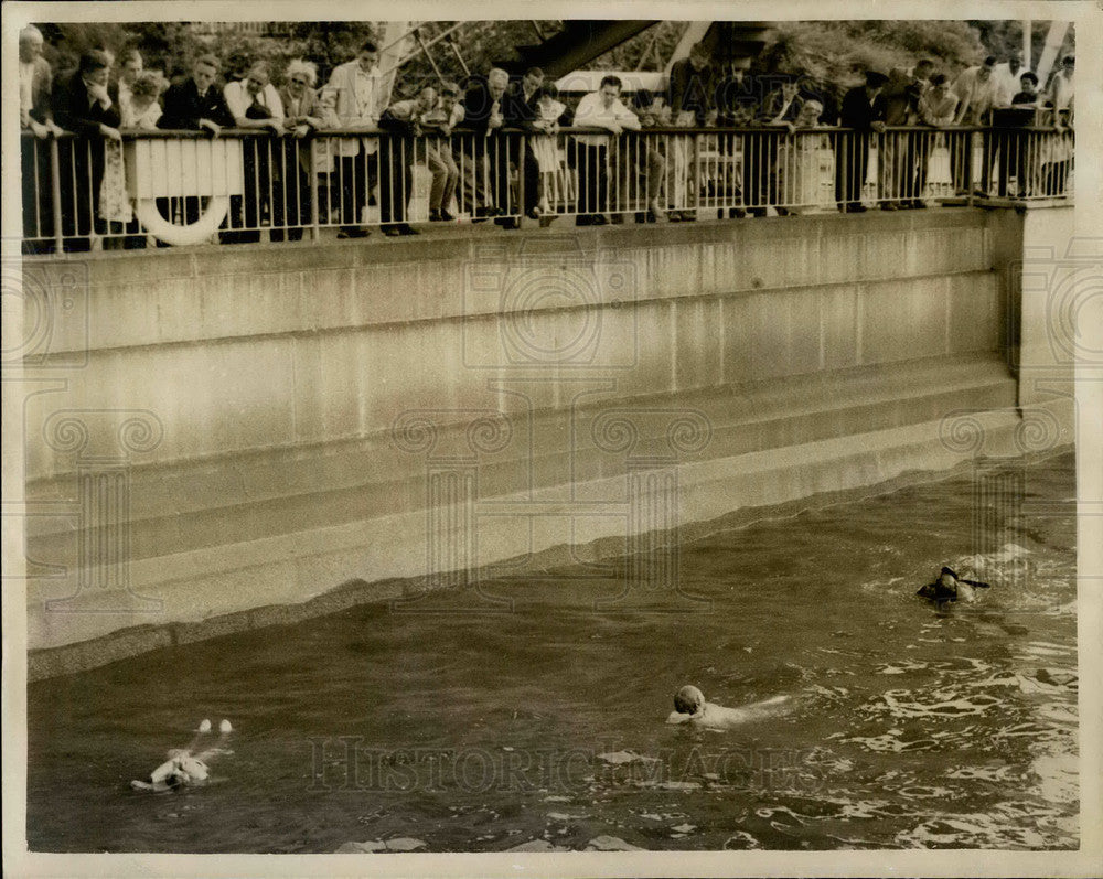 1959 Demonstration New Lifesaving Jackets London Leslie Bank Aveard - Historic Images