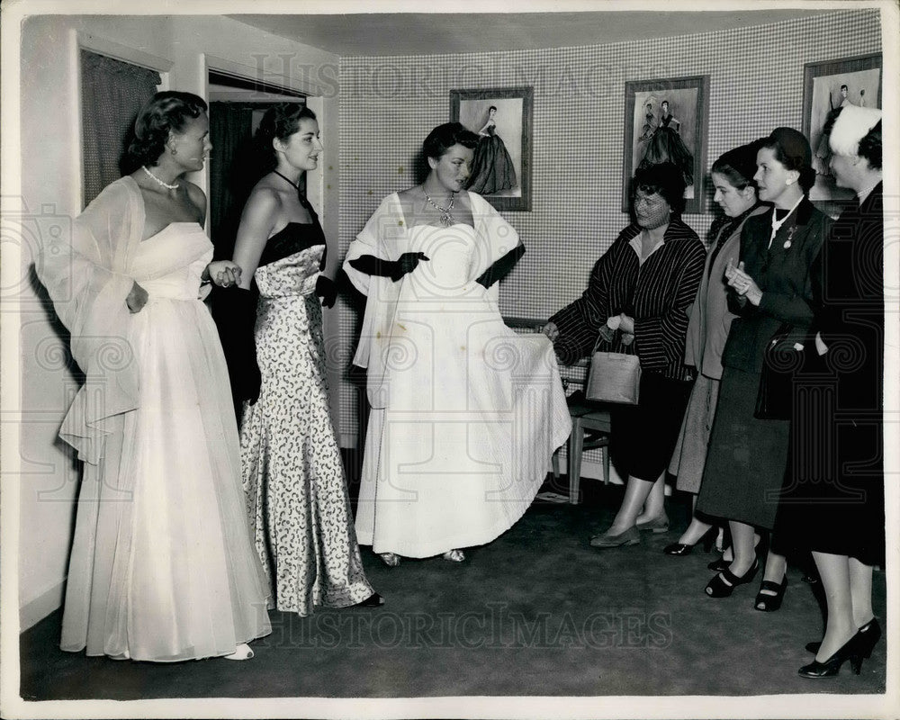 1952 Moss BrothersMoss Brothers dresses for hire - Historic Images