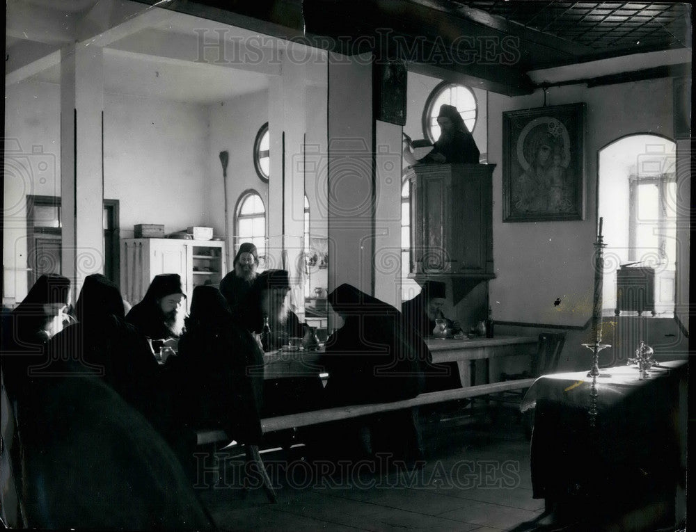 Press Photo Monks in a Monastery trapeza - KSB19291 - Historic Images