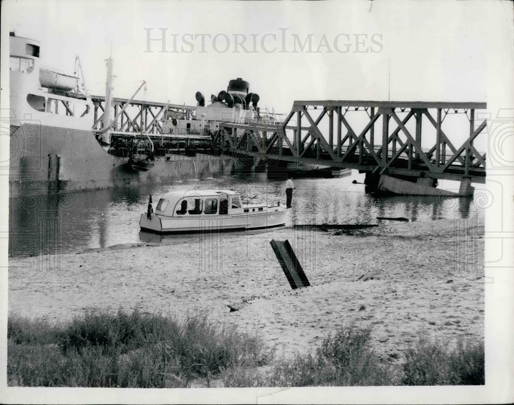 1955 Tanker ship &quot;World Peace&quot; rammed into a bridge - Historic Images