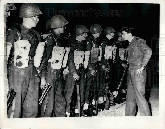 1956 Press Photo U.N.O Police force arrive in Italy - KSB19309-Historic Images
