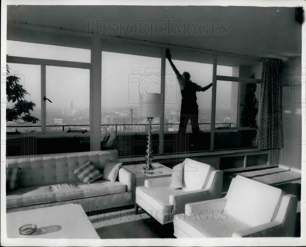 1960 Interior view of Penthouse at Garlton Tower, Slcane Street - Historic Images